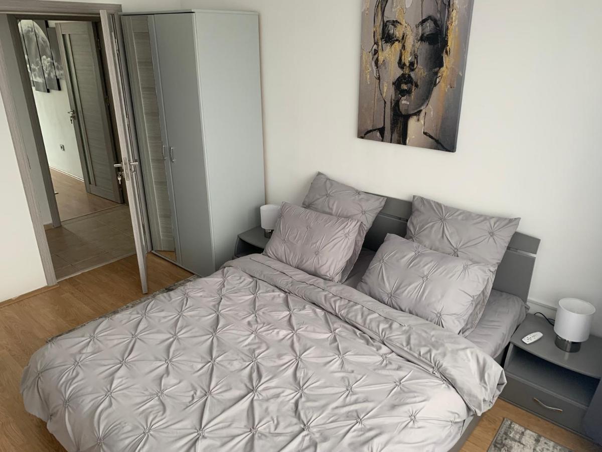 Victoriei Boulevard Private Apartment Braşov Extérieur photo
