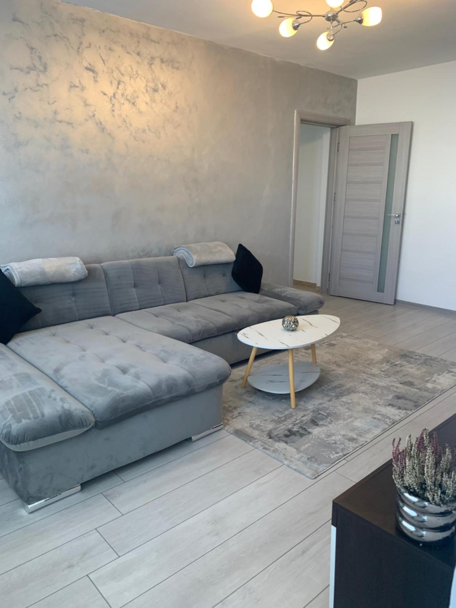 Victoriei Boulevard Private Apartment Braşov Extérieur photo